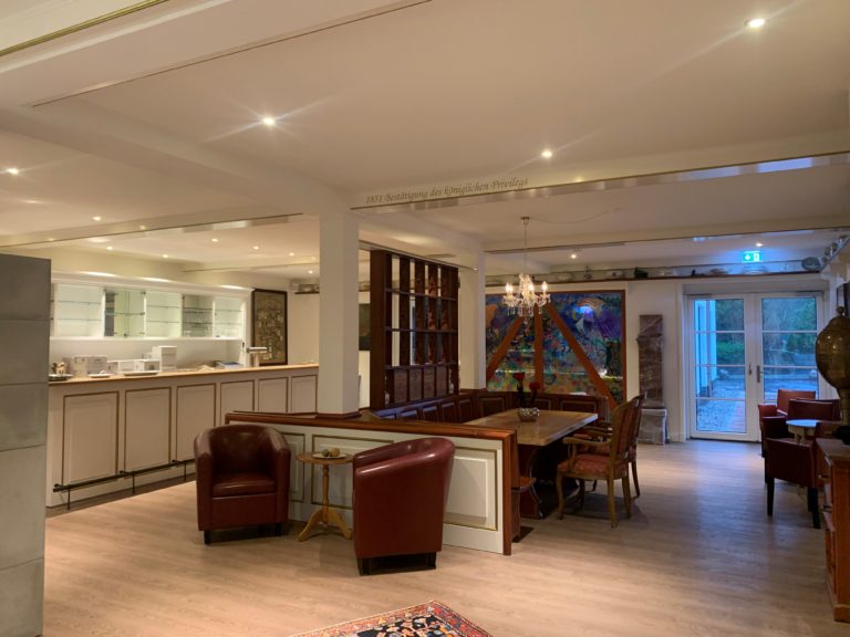 Lobby på Hotel Historischer Krug i Oeversee, Tyskland