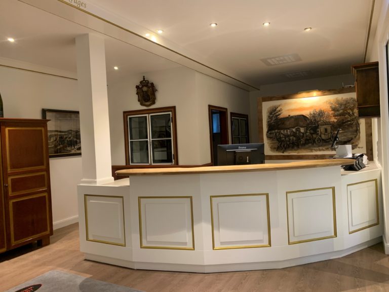 Receptionen på Hotel Historischer Krug i Oeversee, Tyskland