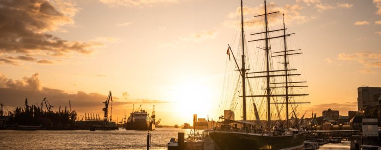Havn og skibe i solnedgang - MÃ¼nchen