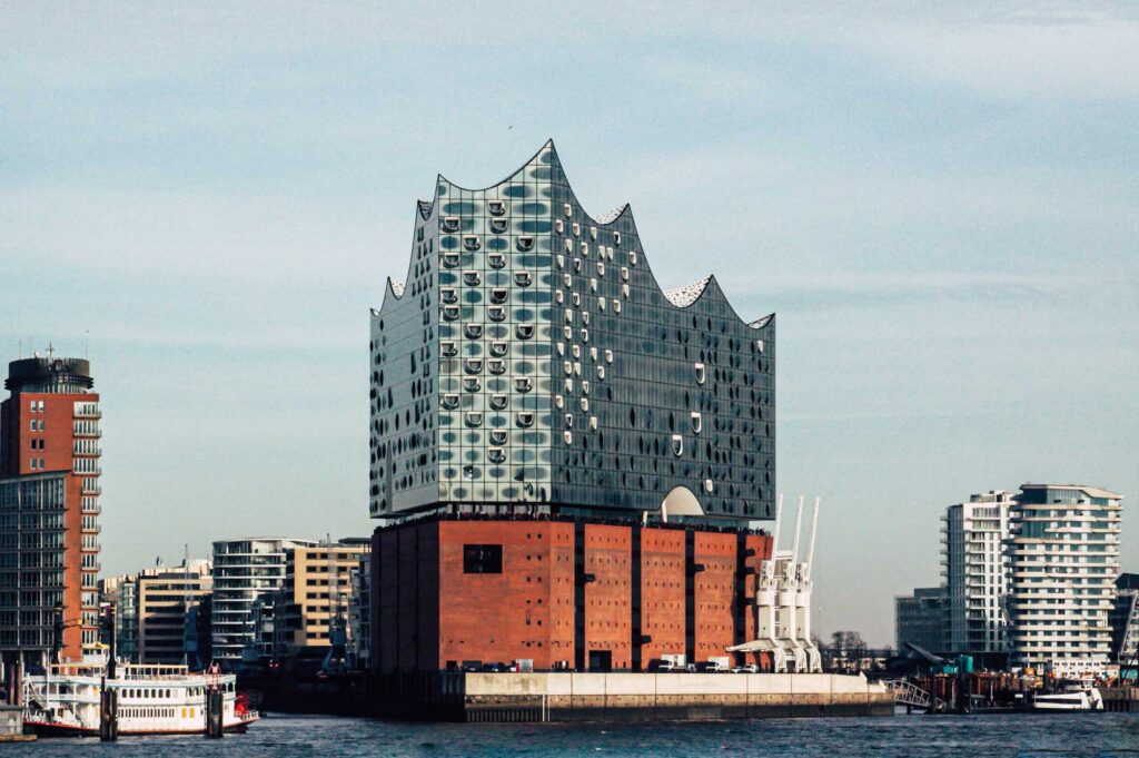 Guide til Hamborg - Elbphilharmonie på Hamborg havn er blandt byens mange seværdigheder