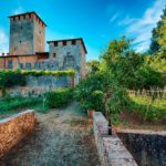 Castello Poggiarello i Toscana- bro over voldgrav