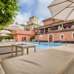 Facade og pool på hotel Monte Rosa, Ligurien