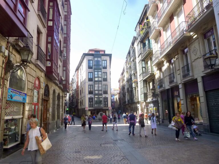 Den gamle bydel Casco Viejo i Bilbao