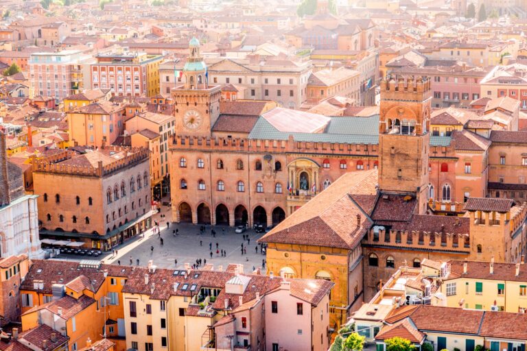 Udsigt over Bolognas gamle bydel og Piazza Maggiore