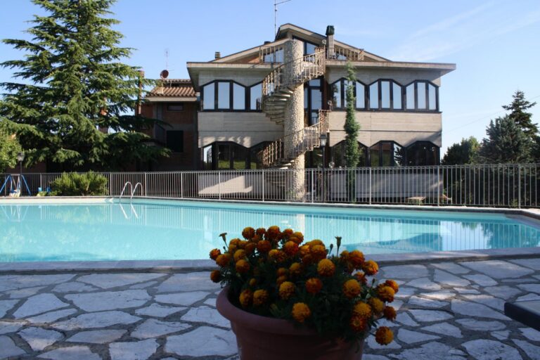 Villa Ambra med pool og have